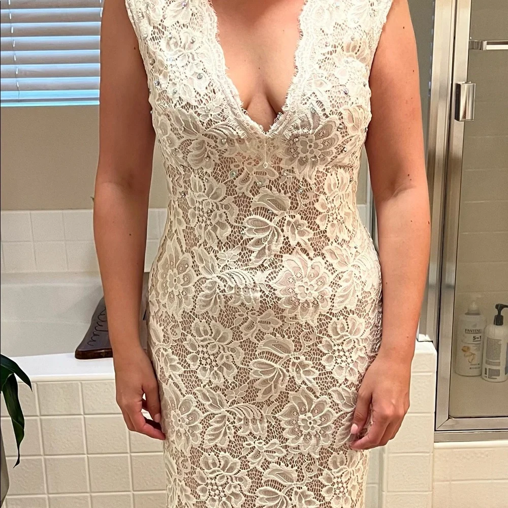 Betsy Adam - Picture 7 of 8